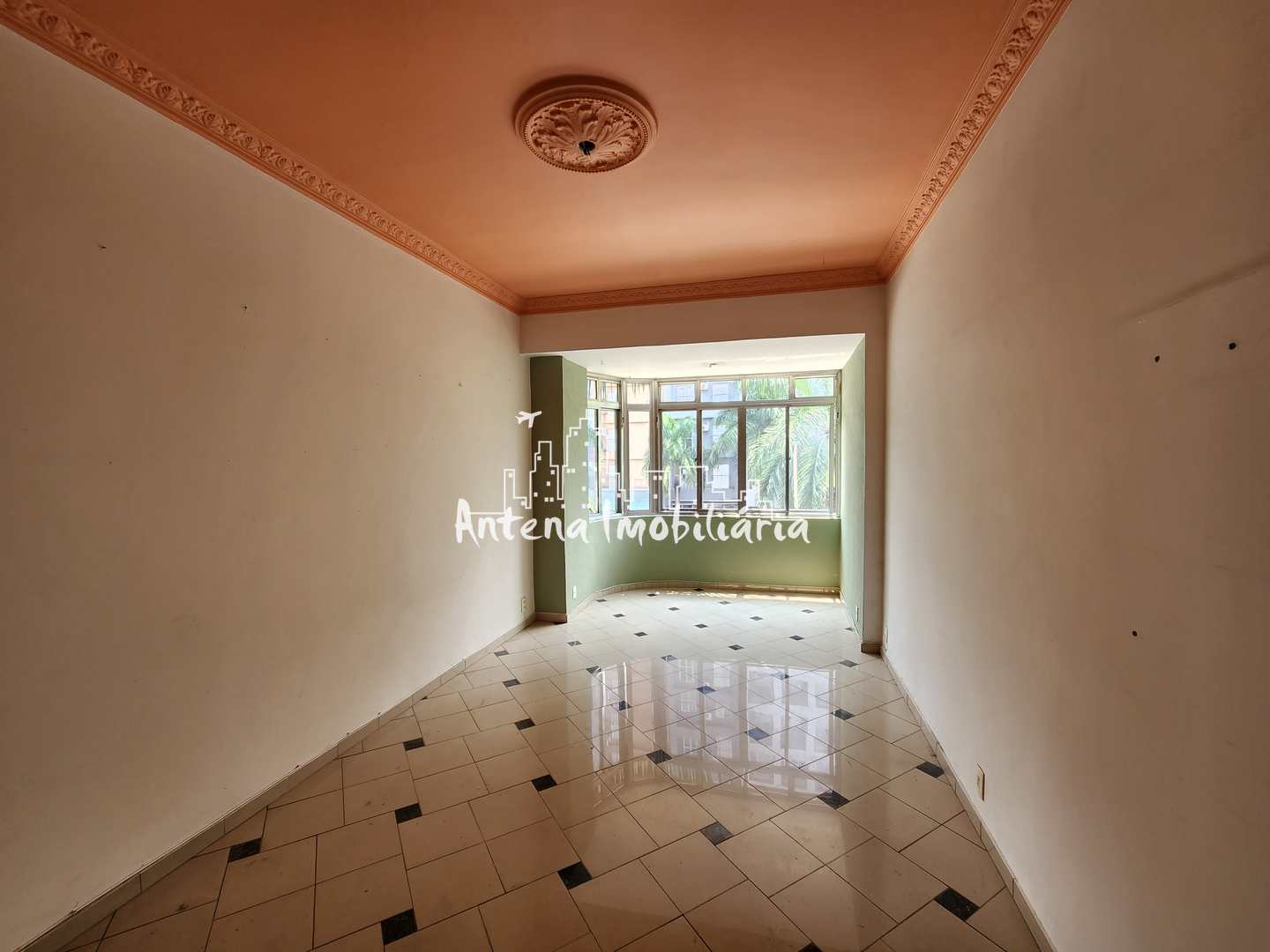 Apartamento à venda com 2 quartos, 85m² - Foto 1