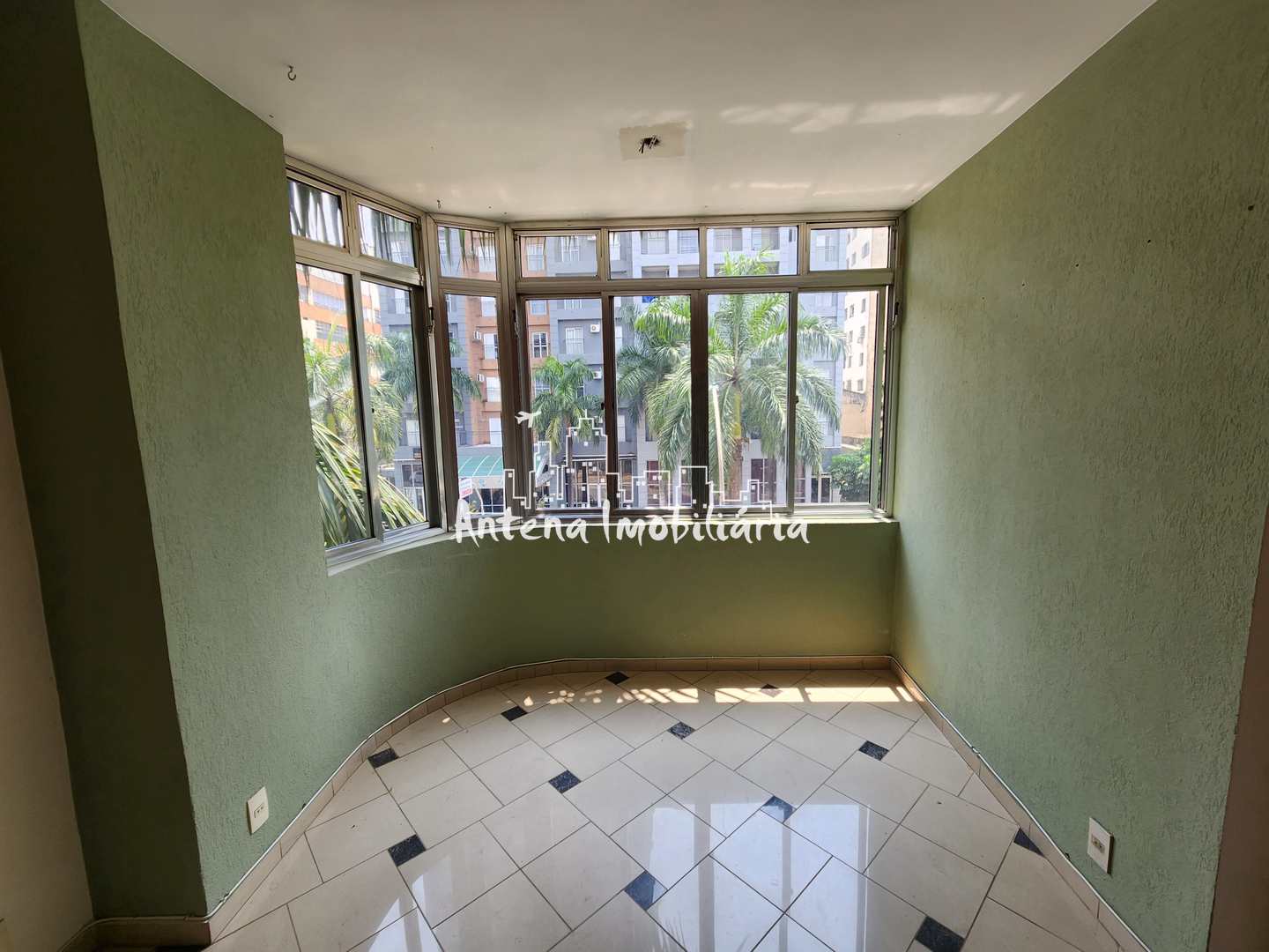 Apartamento à venda com 2 quartos, 85m² - Foto 2