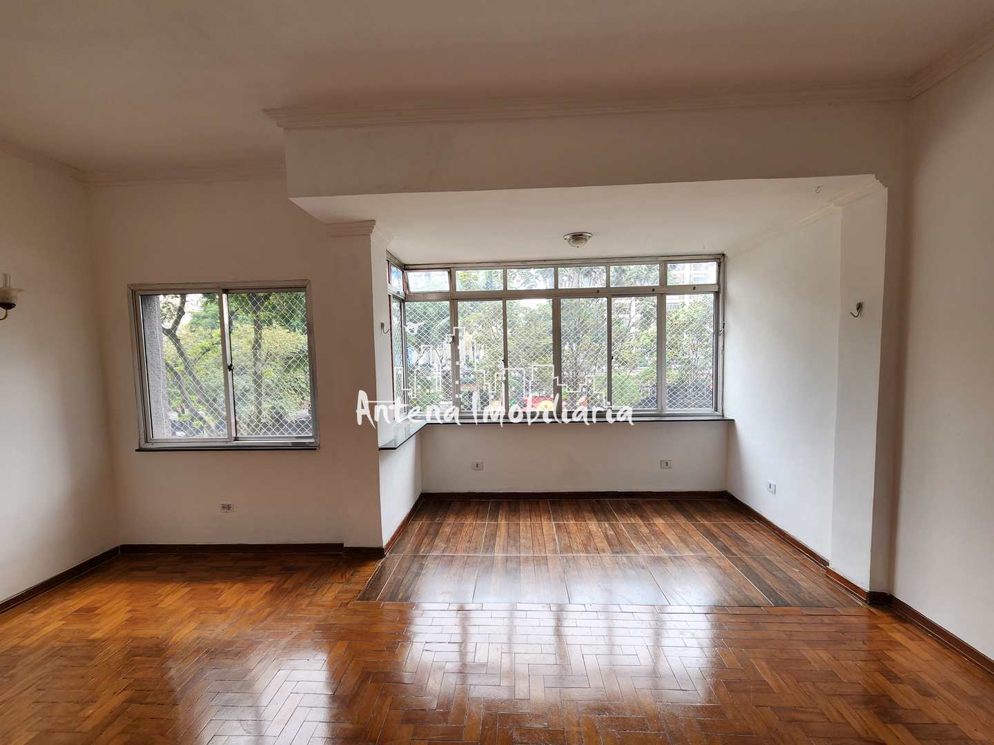 Apartamento à venda com 3 quartos, 96m² - Foto 2