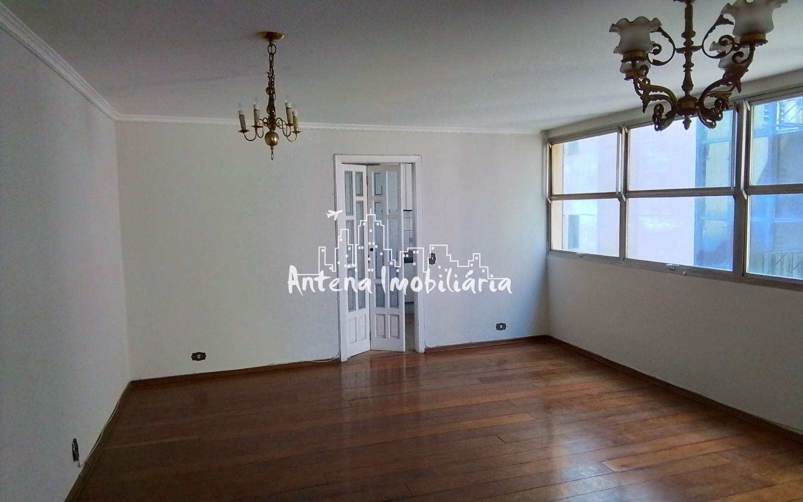 Apartamento à venda com 3 quartos, 137m² - Foto 2