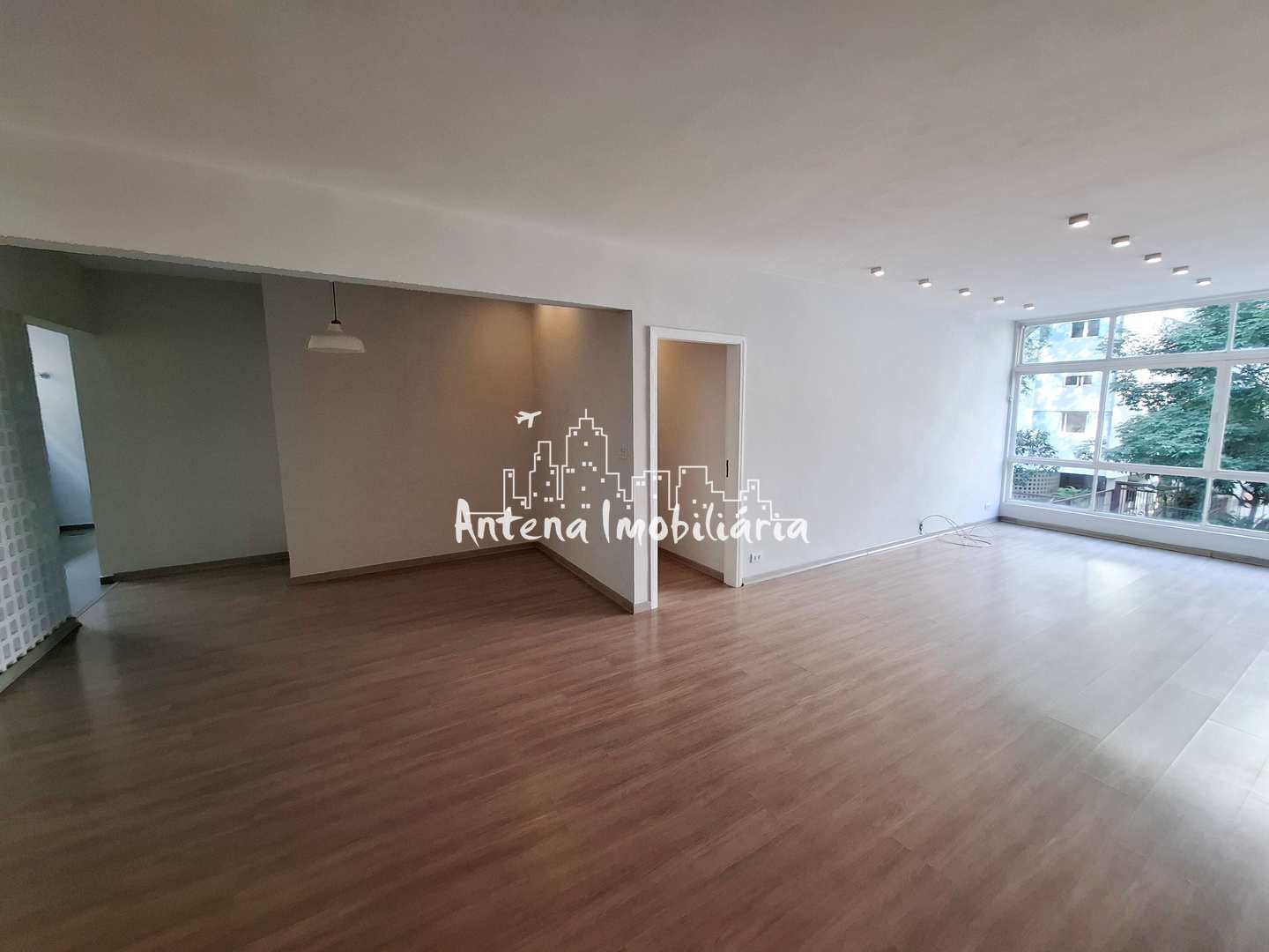 Apartamento à venda com 2 quartos, 127m² - Foto 1