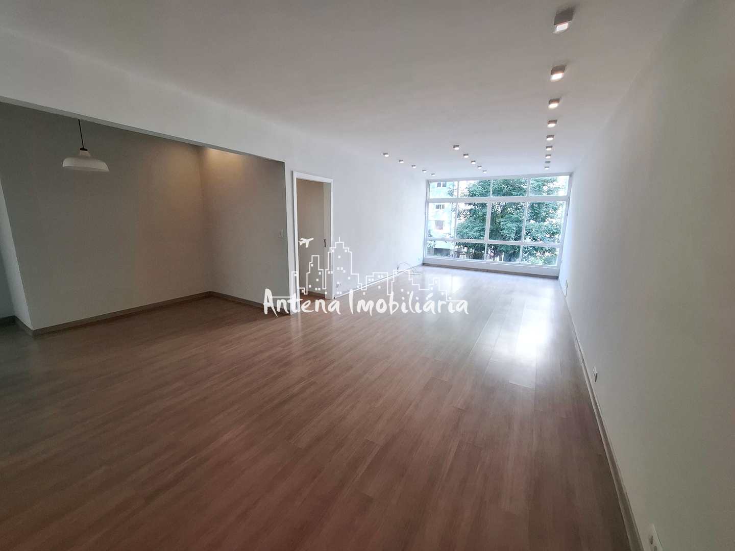 Apartamento à venda com 2 quartos, 127m² - Foto 2