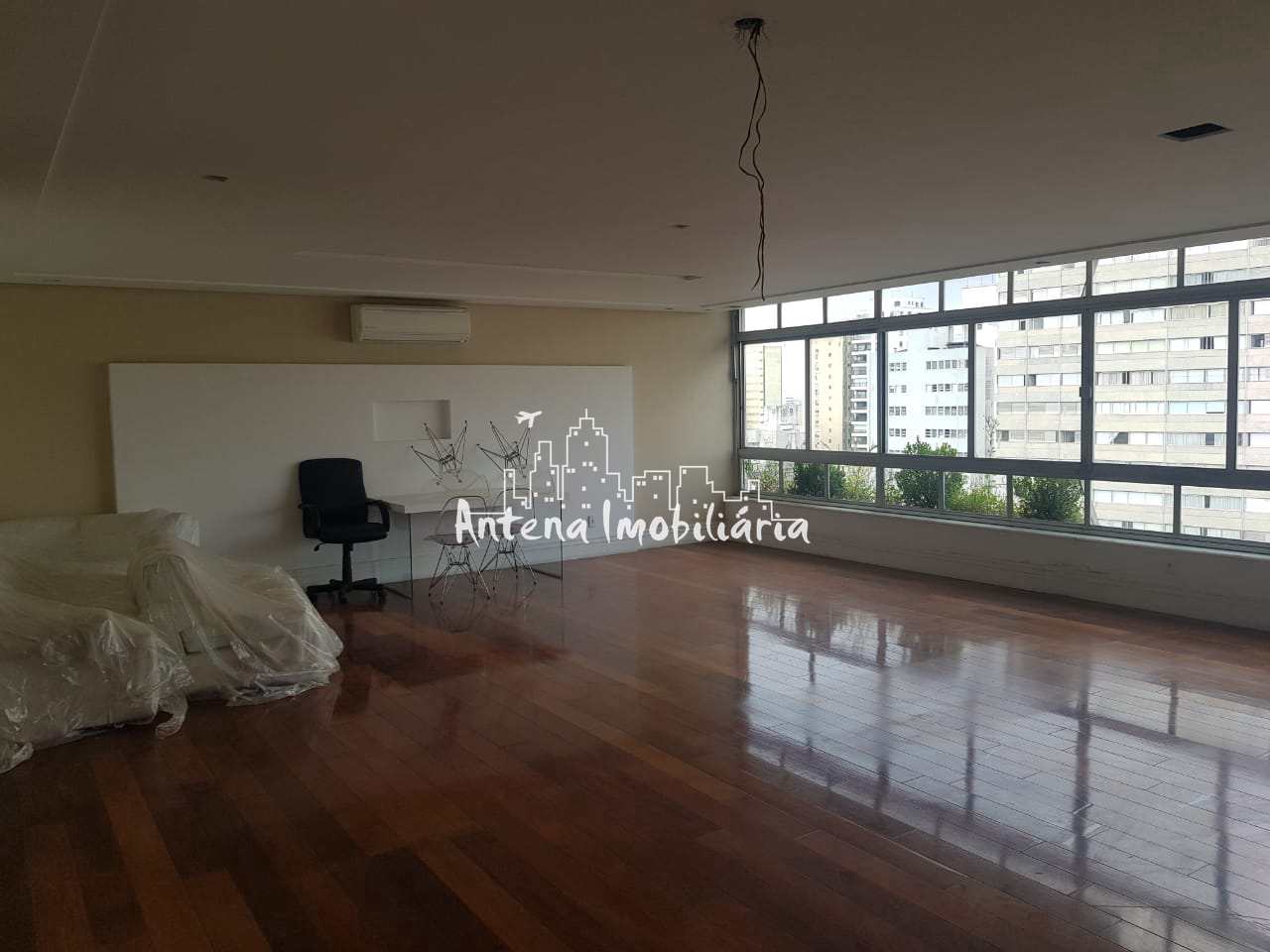 Apartamento à venda com 3 quartos, 256m² - Foto 1