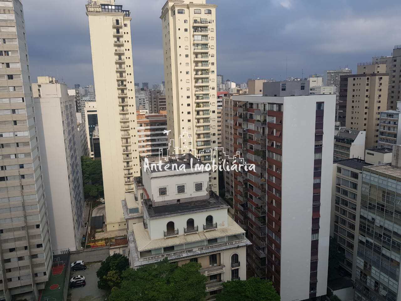 Apartamento à venda com 3 quartos, 256m² - Foto 2