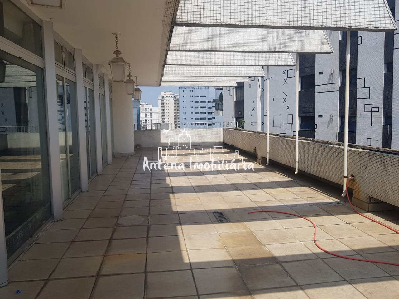 Cobertura à venda com 4 quartos, 390m² - Foto 1