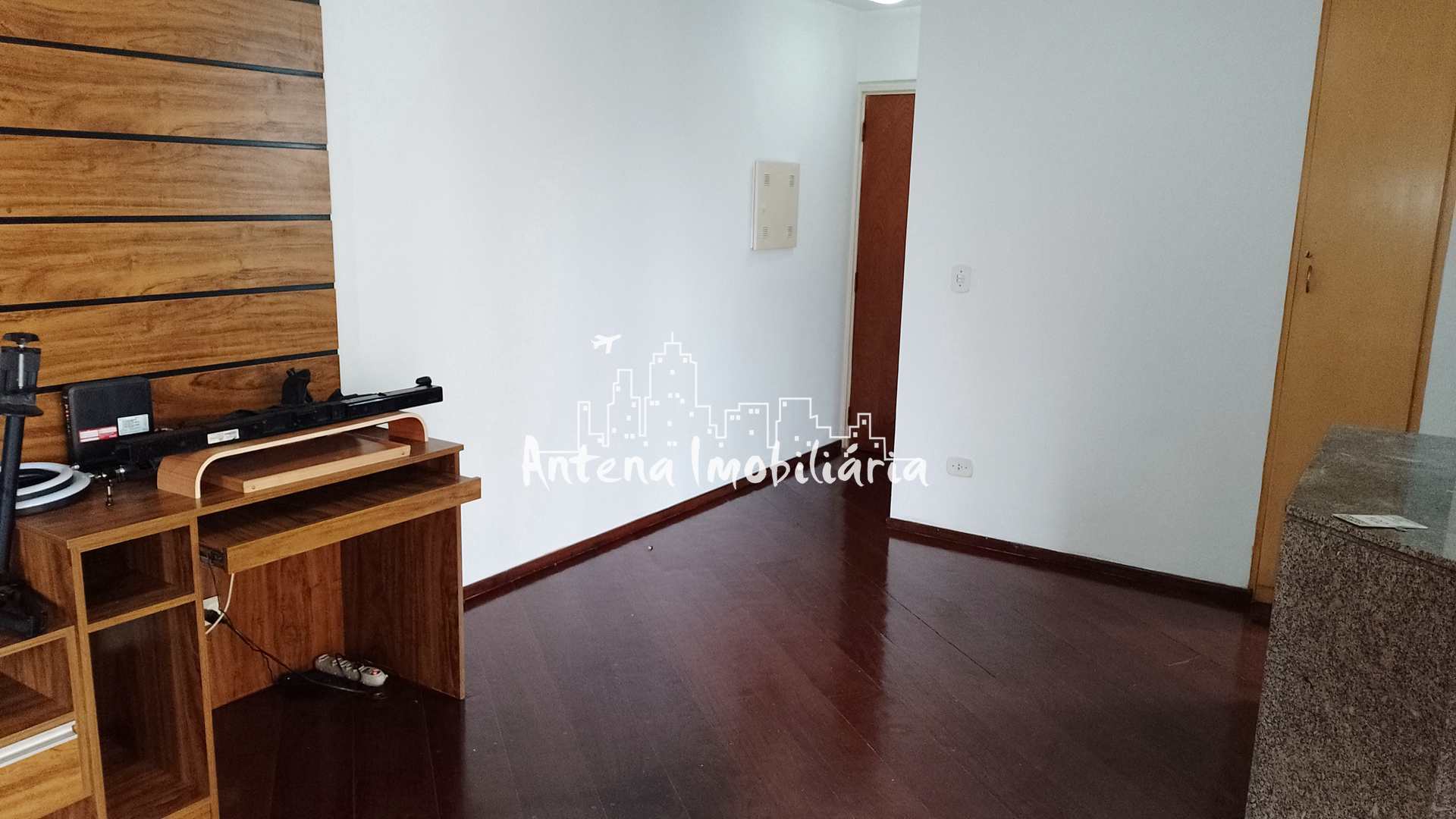 Apartamento à venda com 1 quarto, 42m² - Foto 2