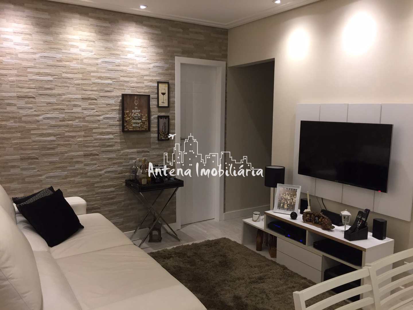 Apartamento à venda com 2 quartos, 64m² - Foto 1