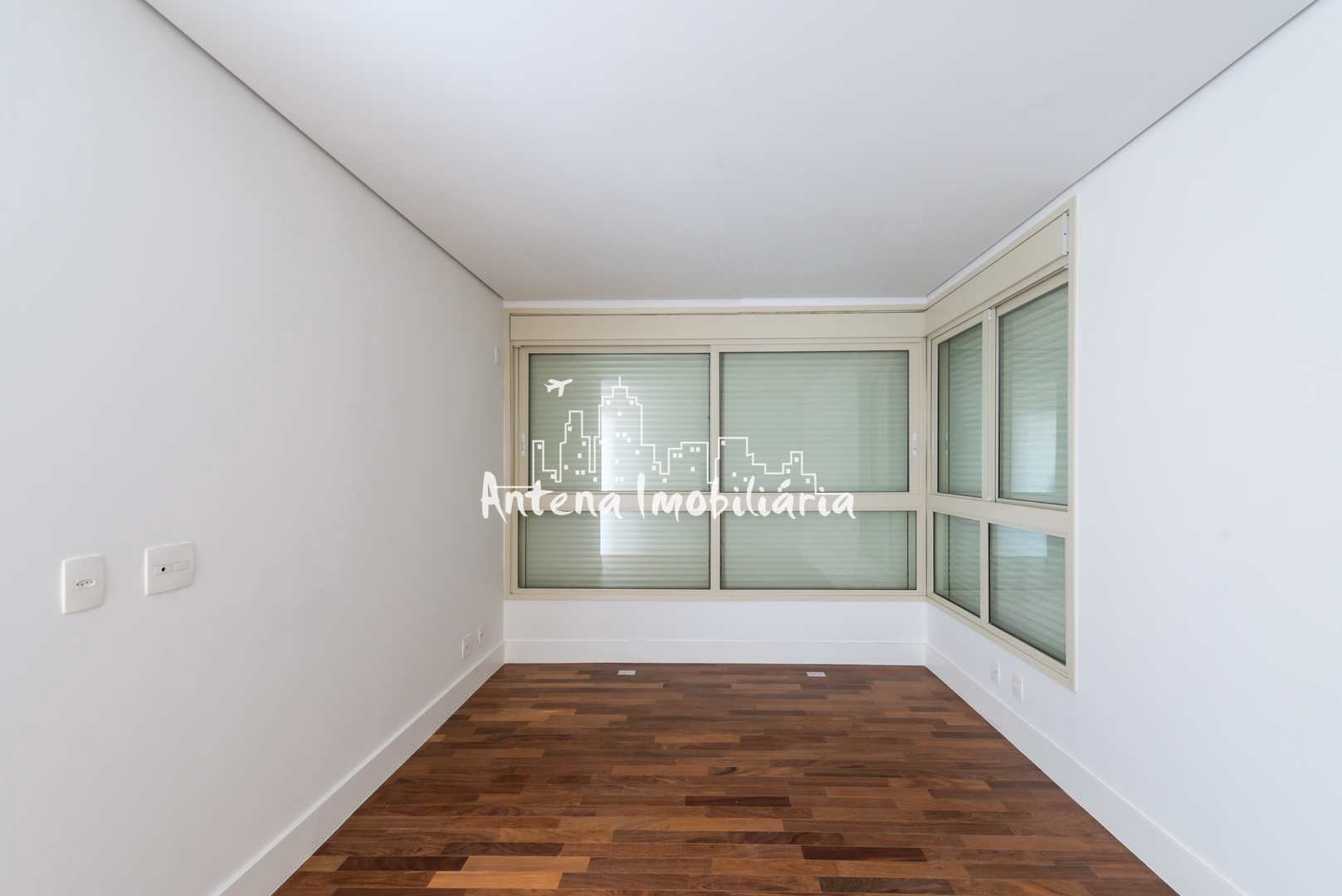 Apartamento à venda com 4 quartos, 225m² - Foto 17