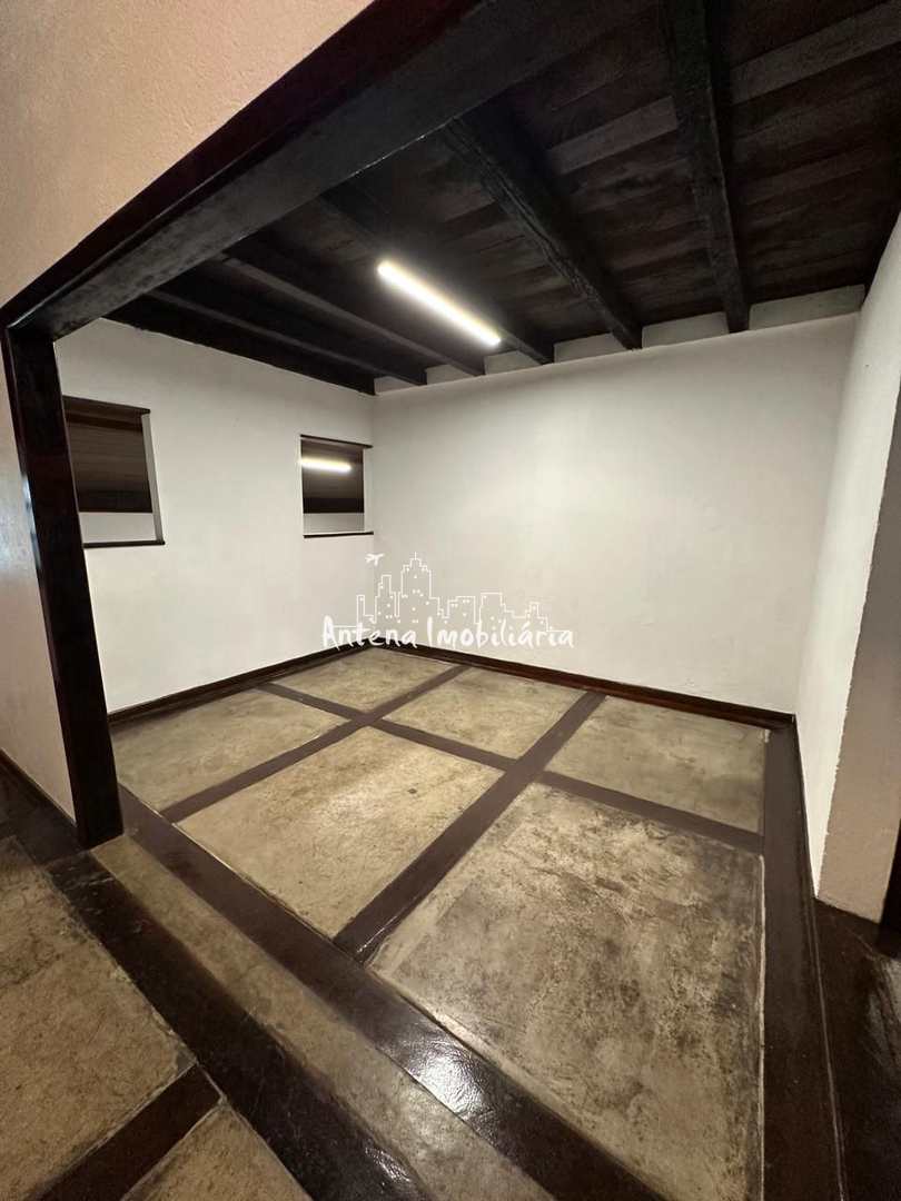 Casa para alugar com 4 quartos, 275m² - Foto 3