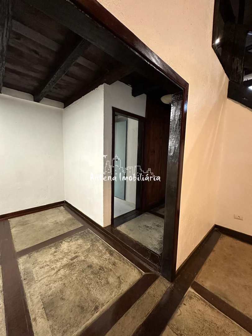 Casa para alugar com 4 quartos, 275m² - Foto 28