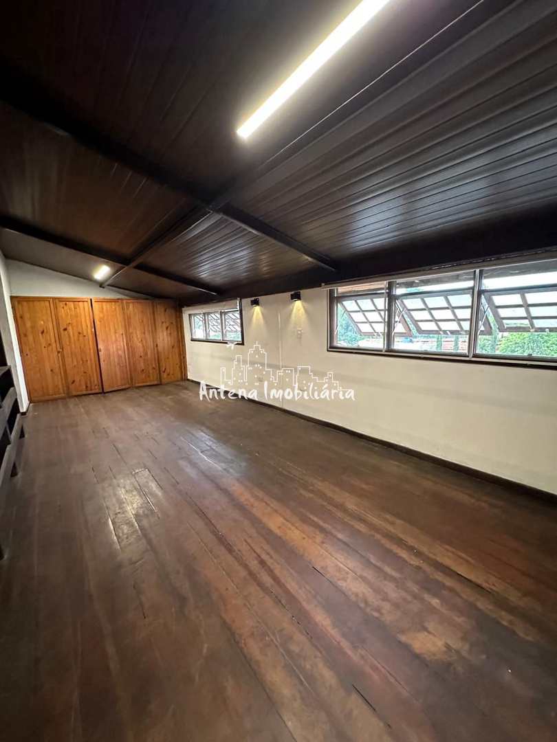 Casa para alugar com 4 quartos, 275m² - Foto 1