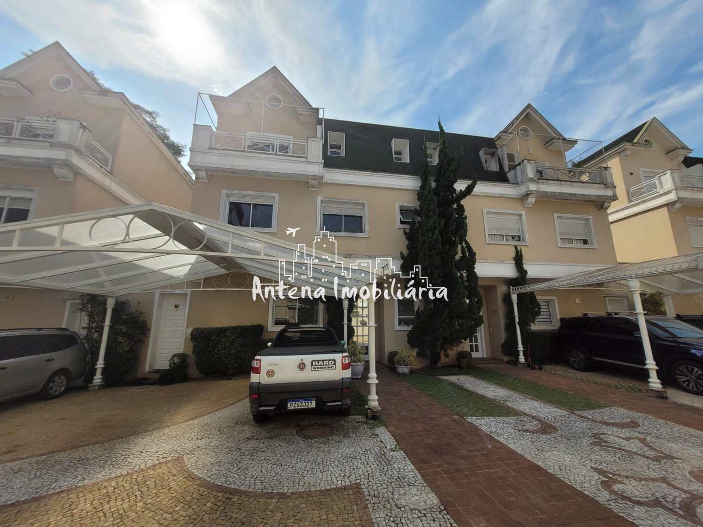 Casa de Condomínio à venda com 5 quartos, 350m² - Foto 1