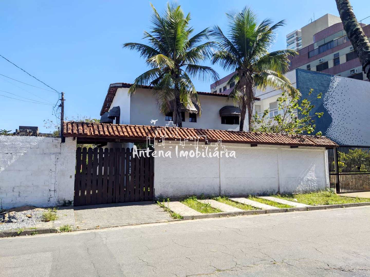 Casa à venda com 4 quartos, 391m² - Foto 1