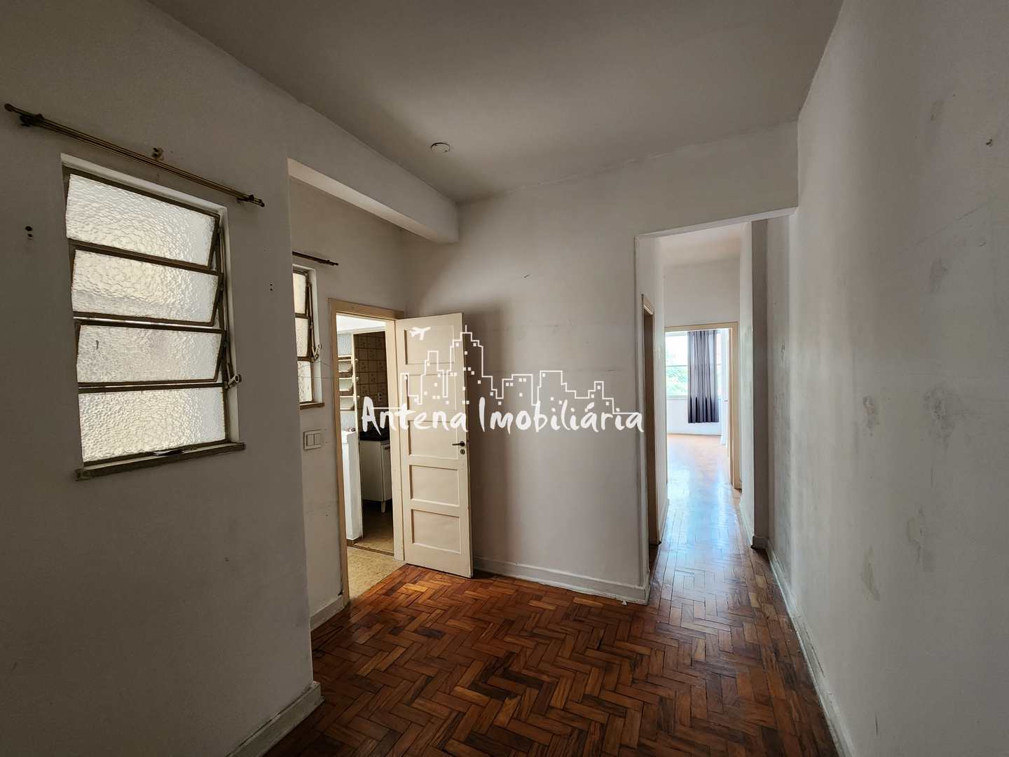 Apartamento à venda com 2 quartos, 65m² - Foto 2