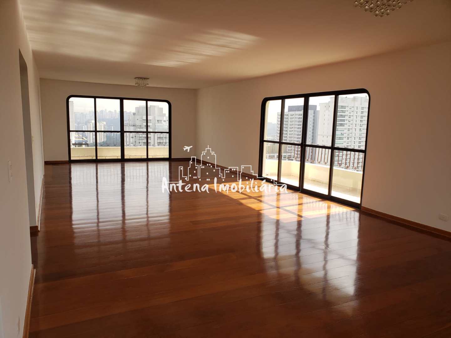 Cobertura à venda com 6 quartos, 647m² - Foto 1