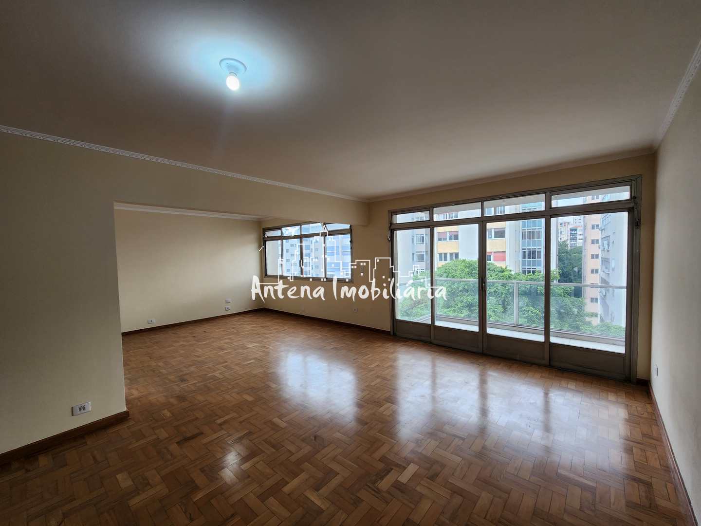 Apartamento à venda e aluguel com 3 quartos, 237m² - Foto 2