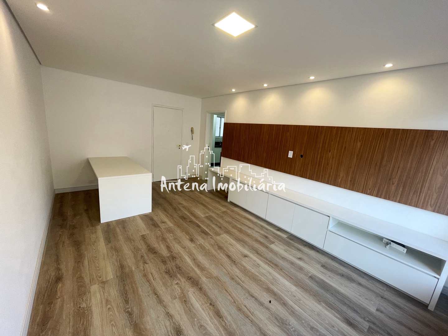 Apartamento à venda com 2 quartos, 100m² - Foto 2