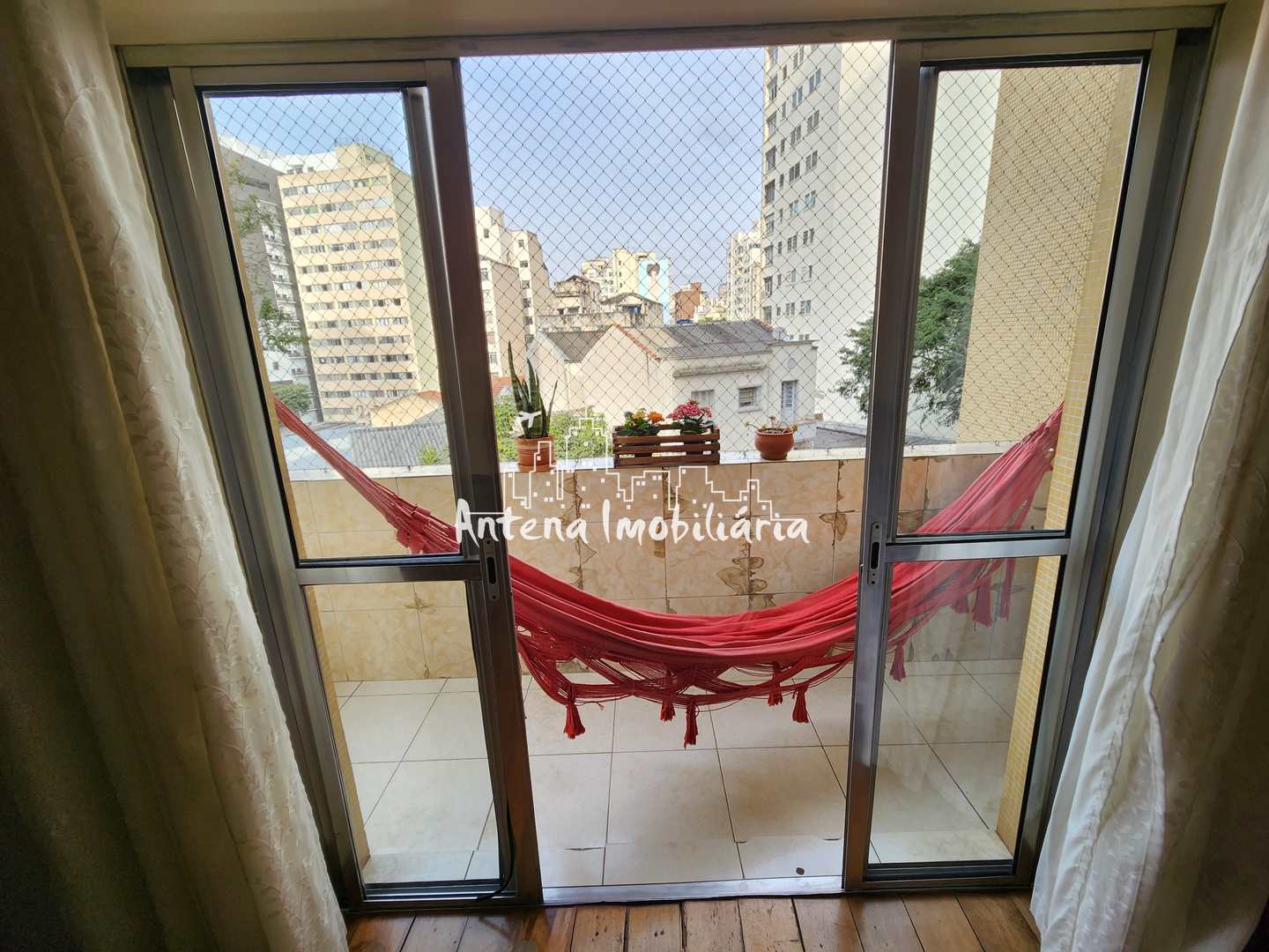 Apartamento à venda com 2 quartos, 100m² - Foto 3