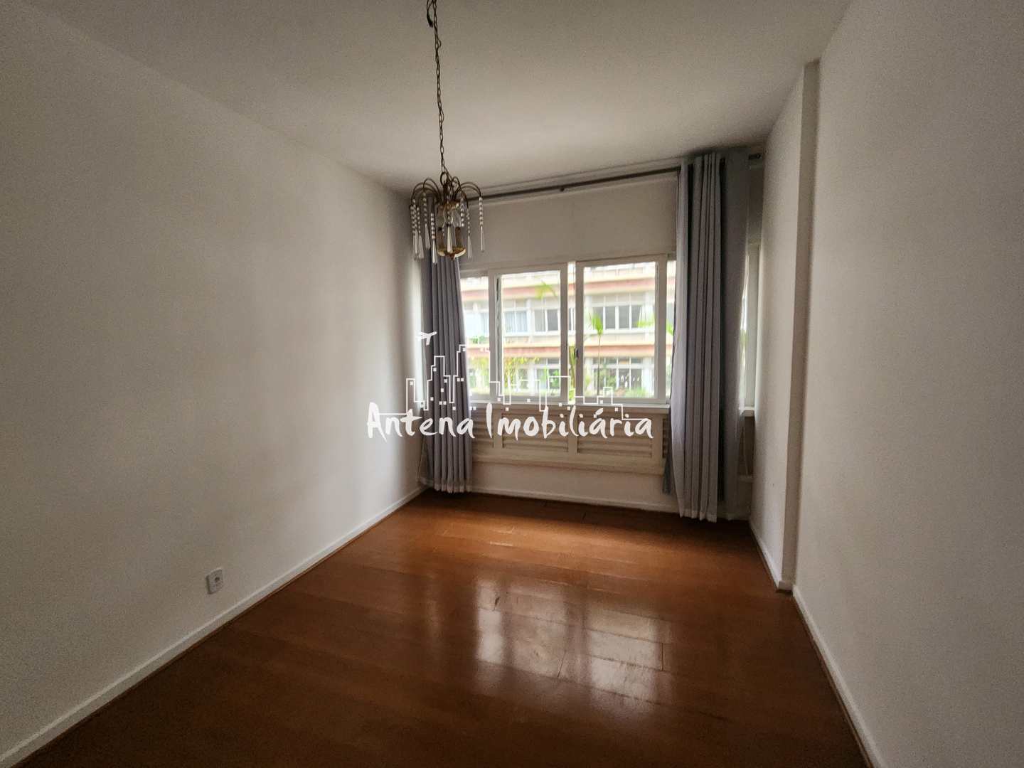 Apartamento para alugar com 2 quartos, 135m² - Foto 12