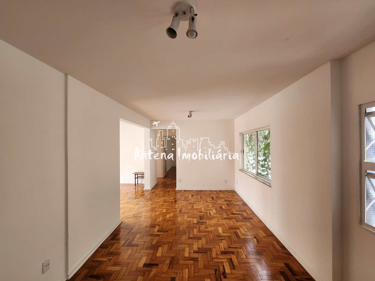 Apartamento à venda com 2 quartos, 93m² - Foto 2