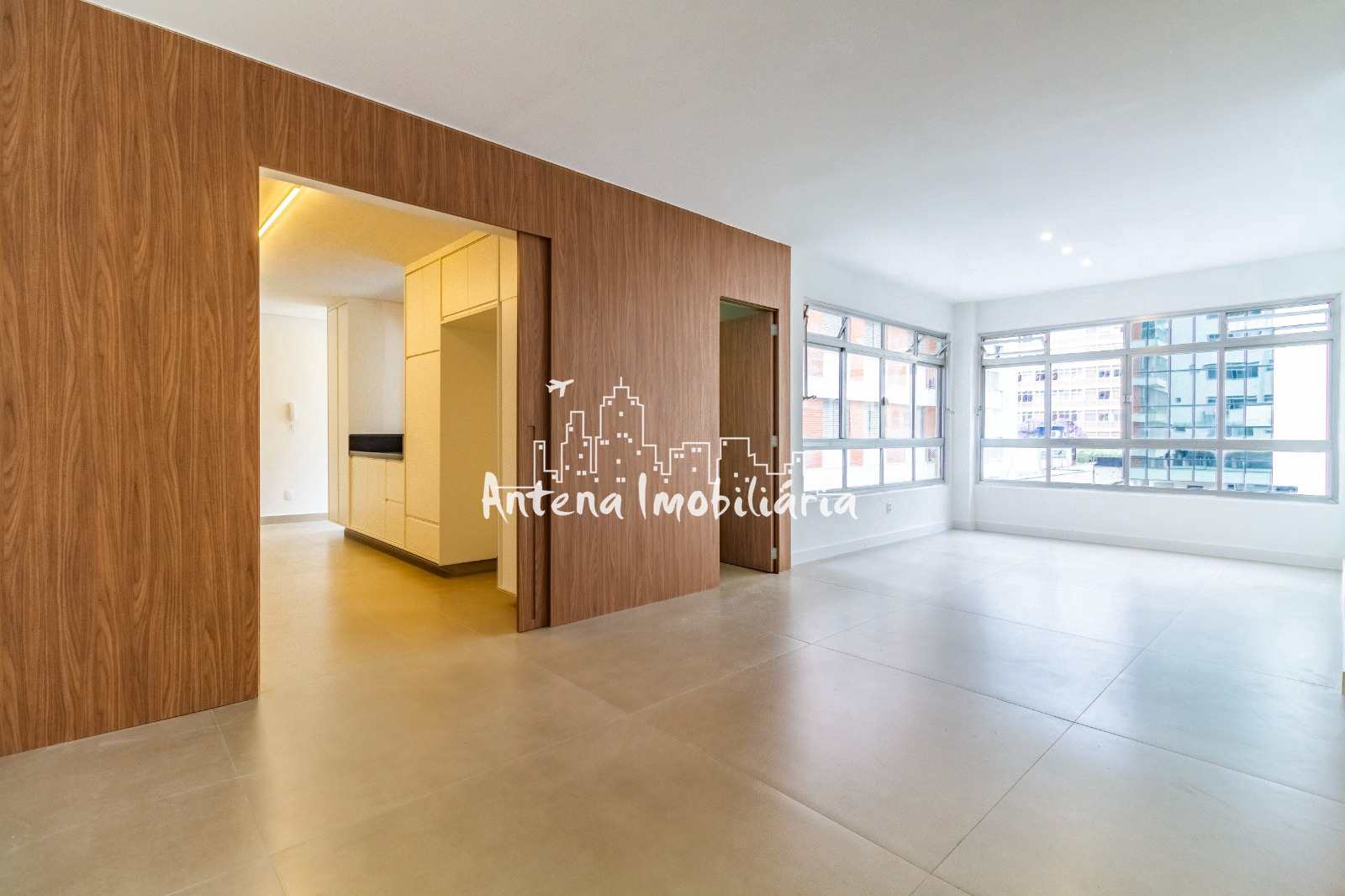 Apartamento à venda com 3 quartos, 143m² - Foto 2