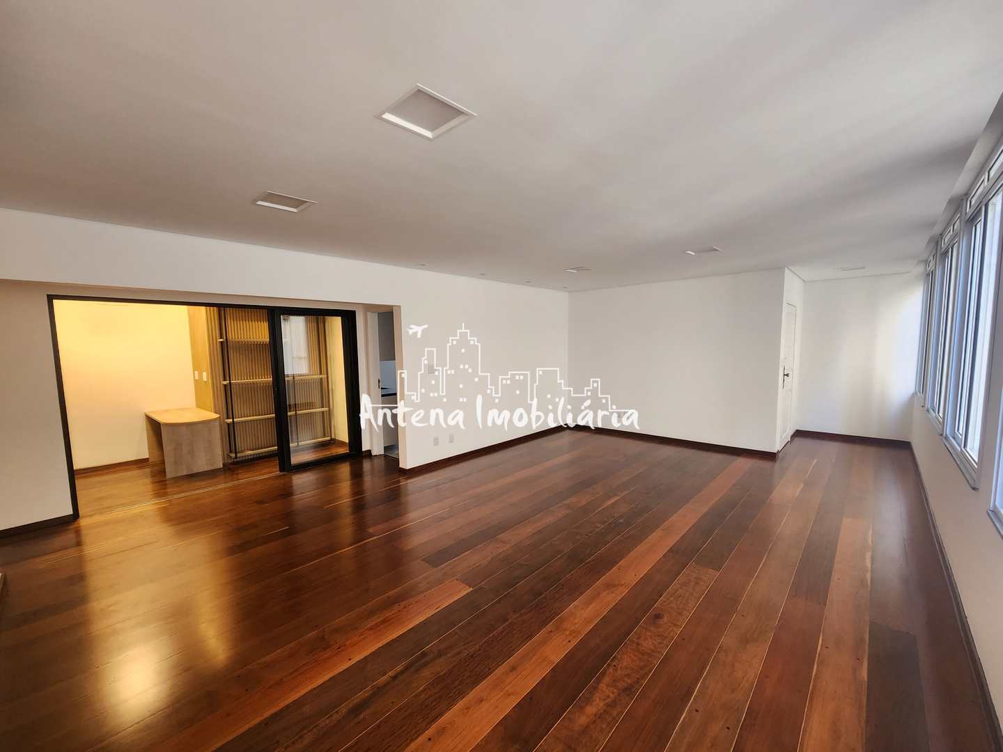 Apartamento à venda com 3 quartos, 155m² - Foto 3