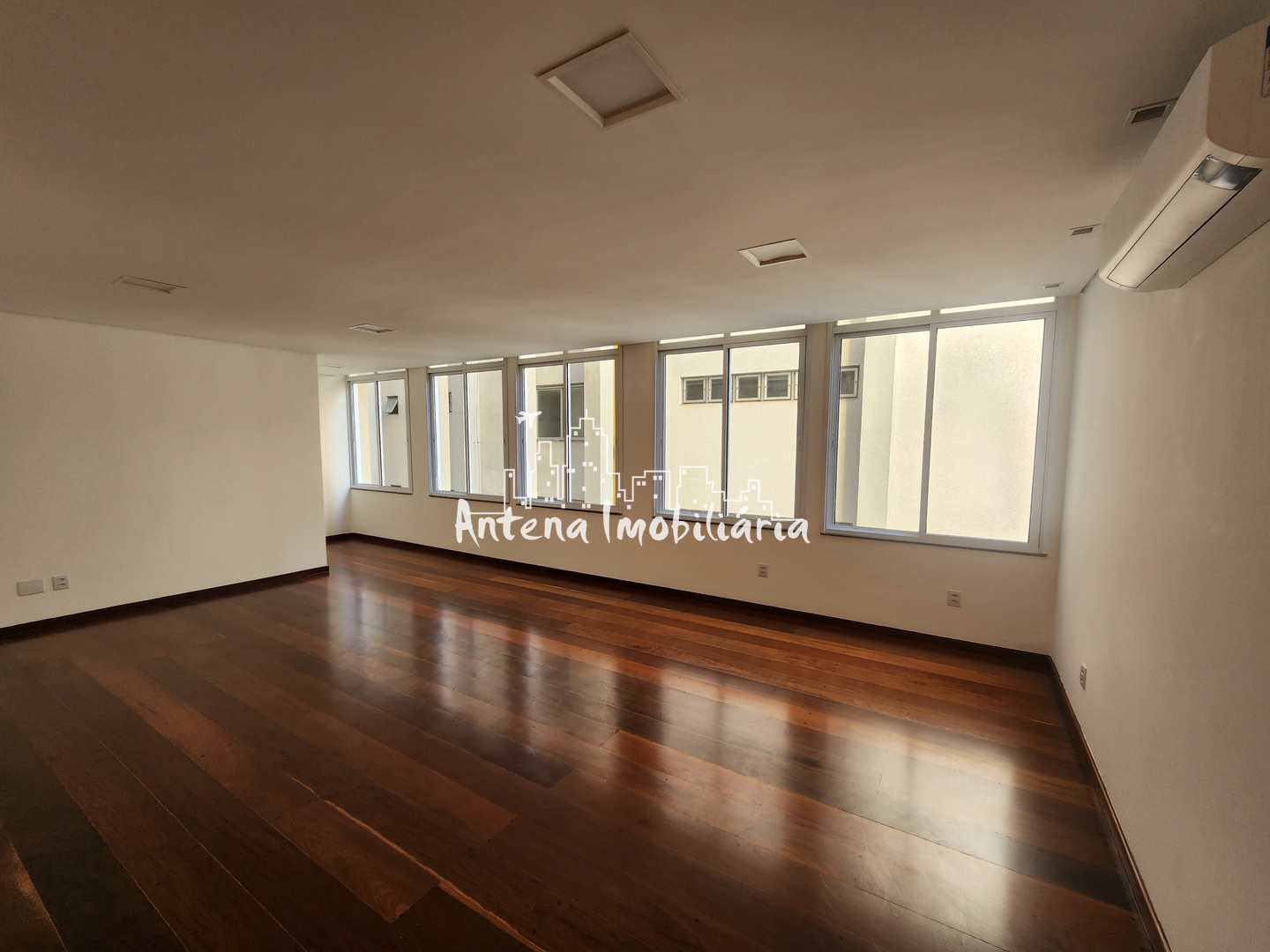 Apartamento à venda com 3 quartos, 155m² - Foto 4