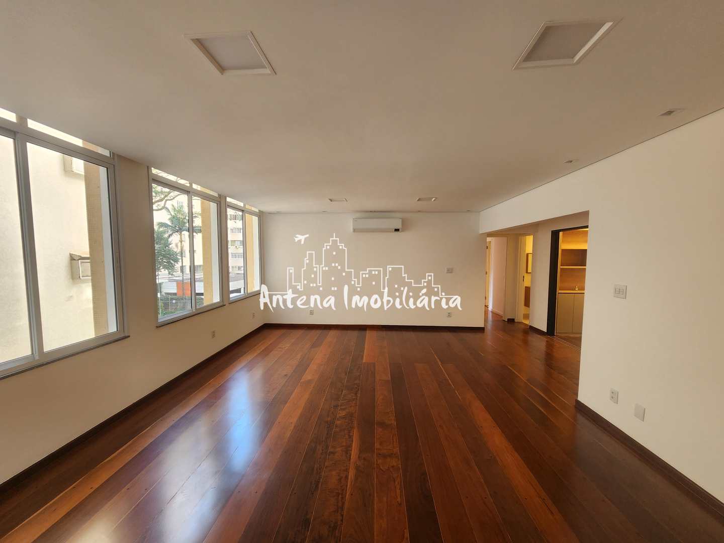 Apartamento à venda com 3 quartos, 155m² - Foto 1