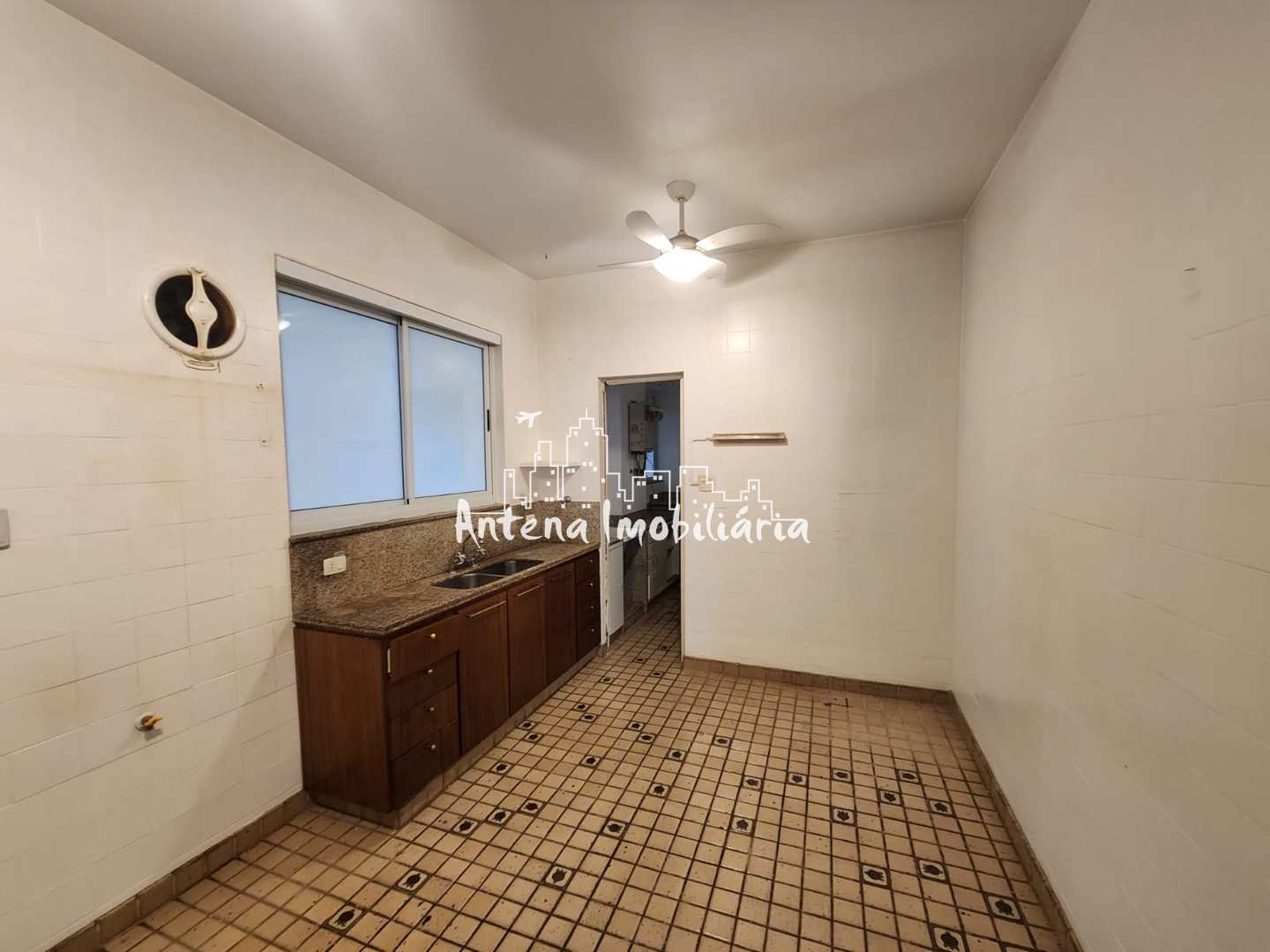 Apartamento para alugar com 3 quartos, 135m² - Foto 12