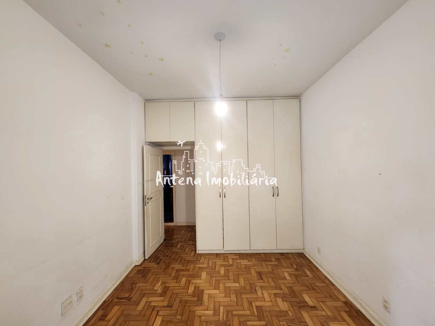 Apartamento para alugar com 3 quartos, 135m² - Foto 11