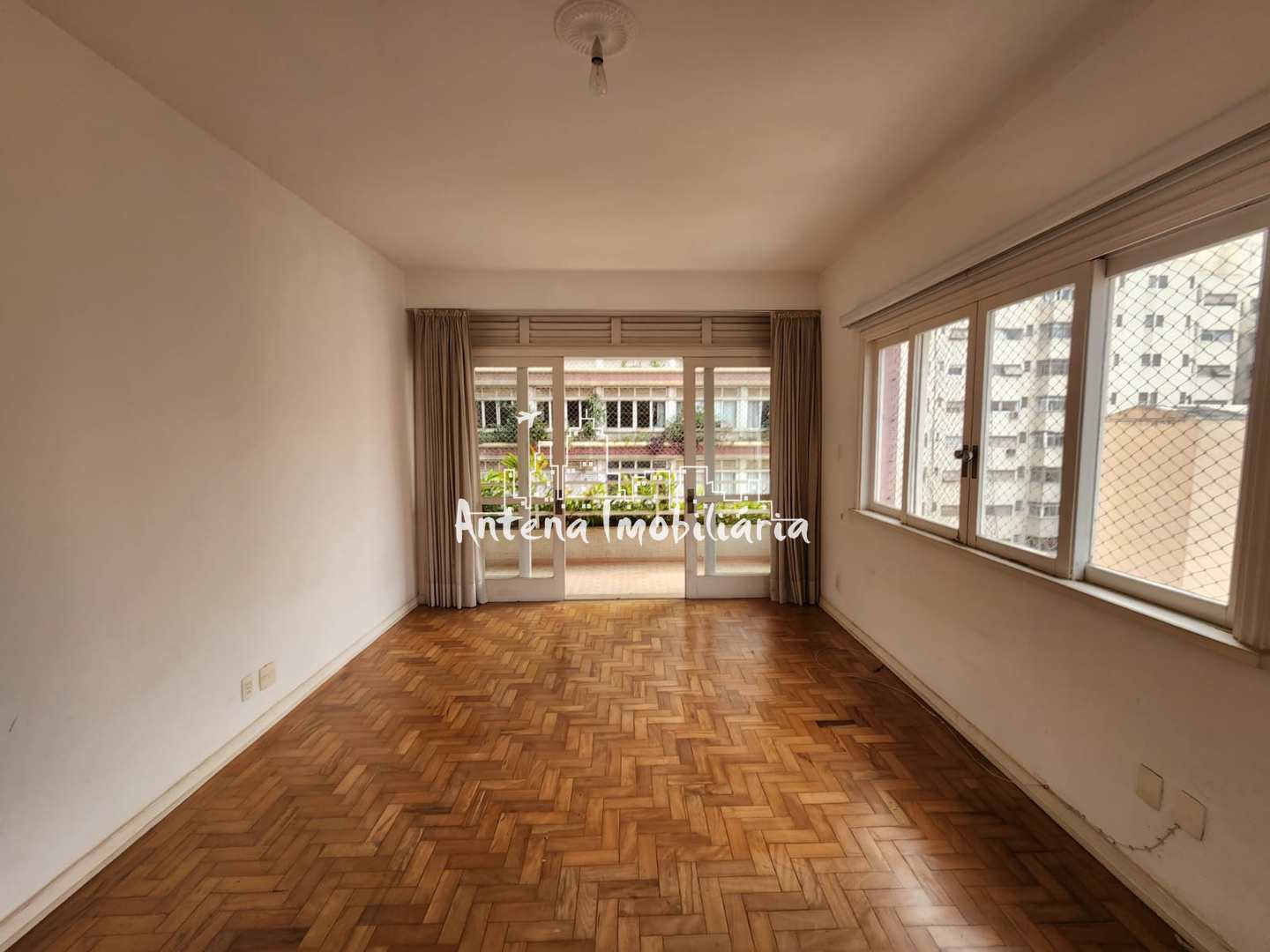 Apartamento para alugar com 3 quartos, 135m² - Foto 2