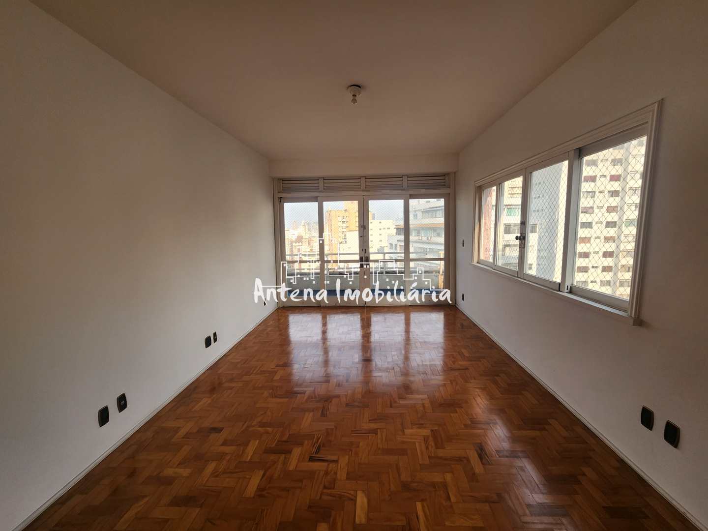 Apartamento à venda com 3 quartos, 159m² - Foto 2