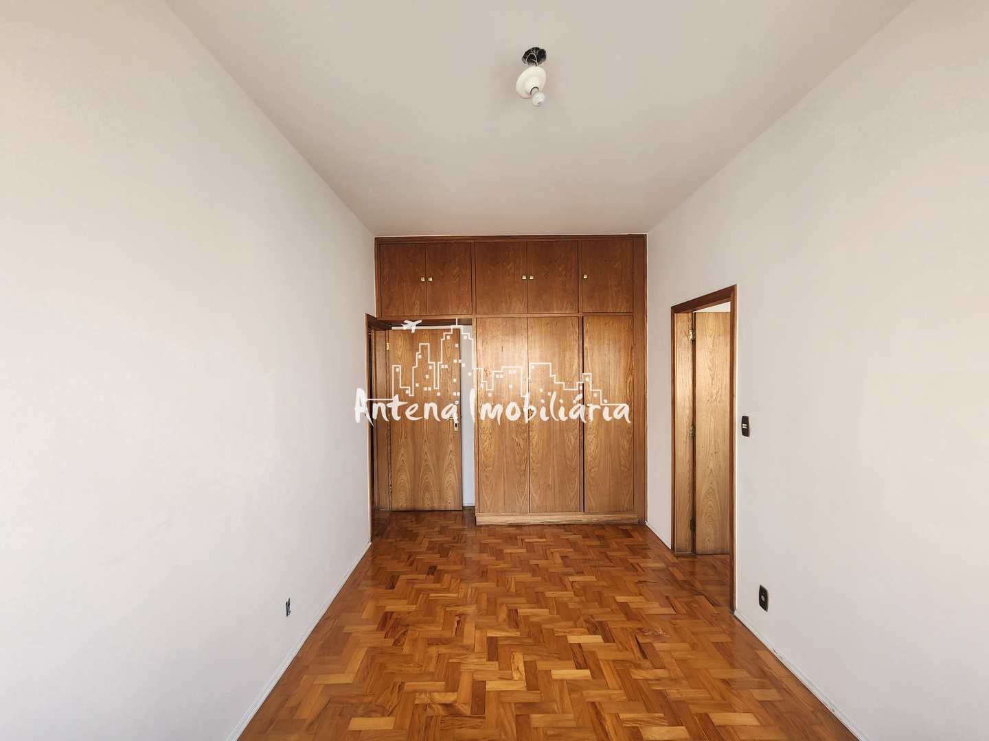 Apartamento à venda com 3 quartos, 159m² - Foto 9