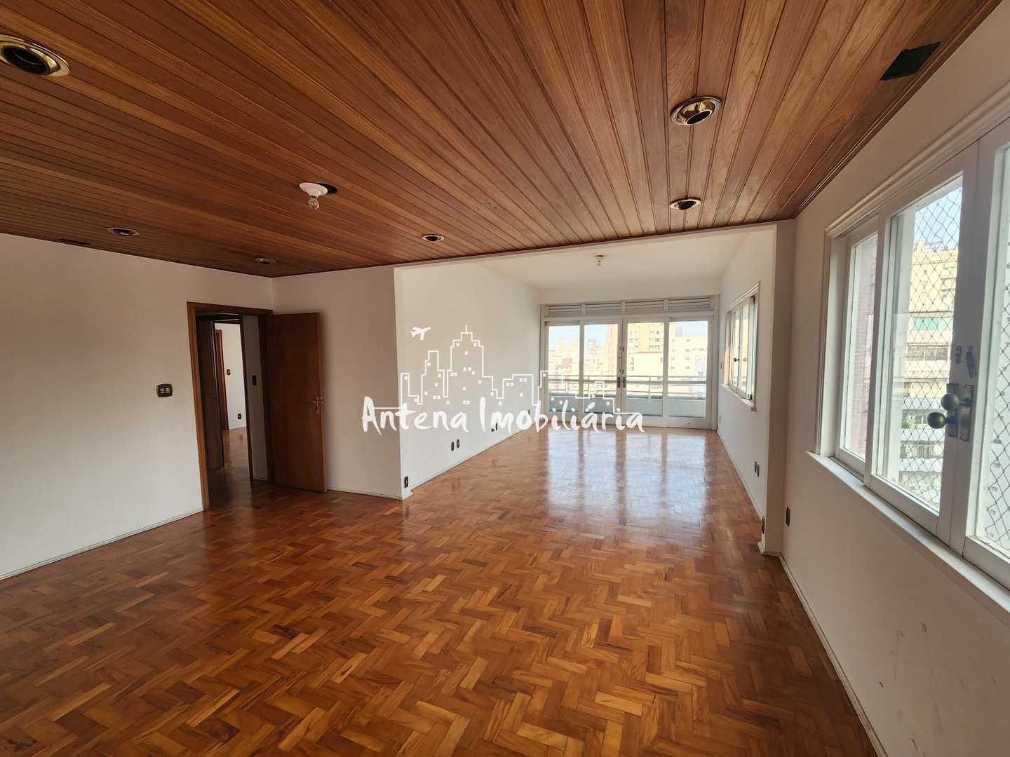 Apartamento à venda com 3 quartos, 159m² - Foto 1