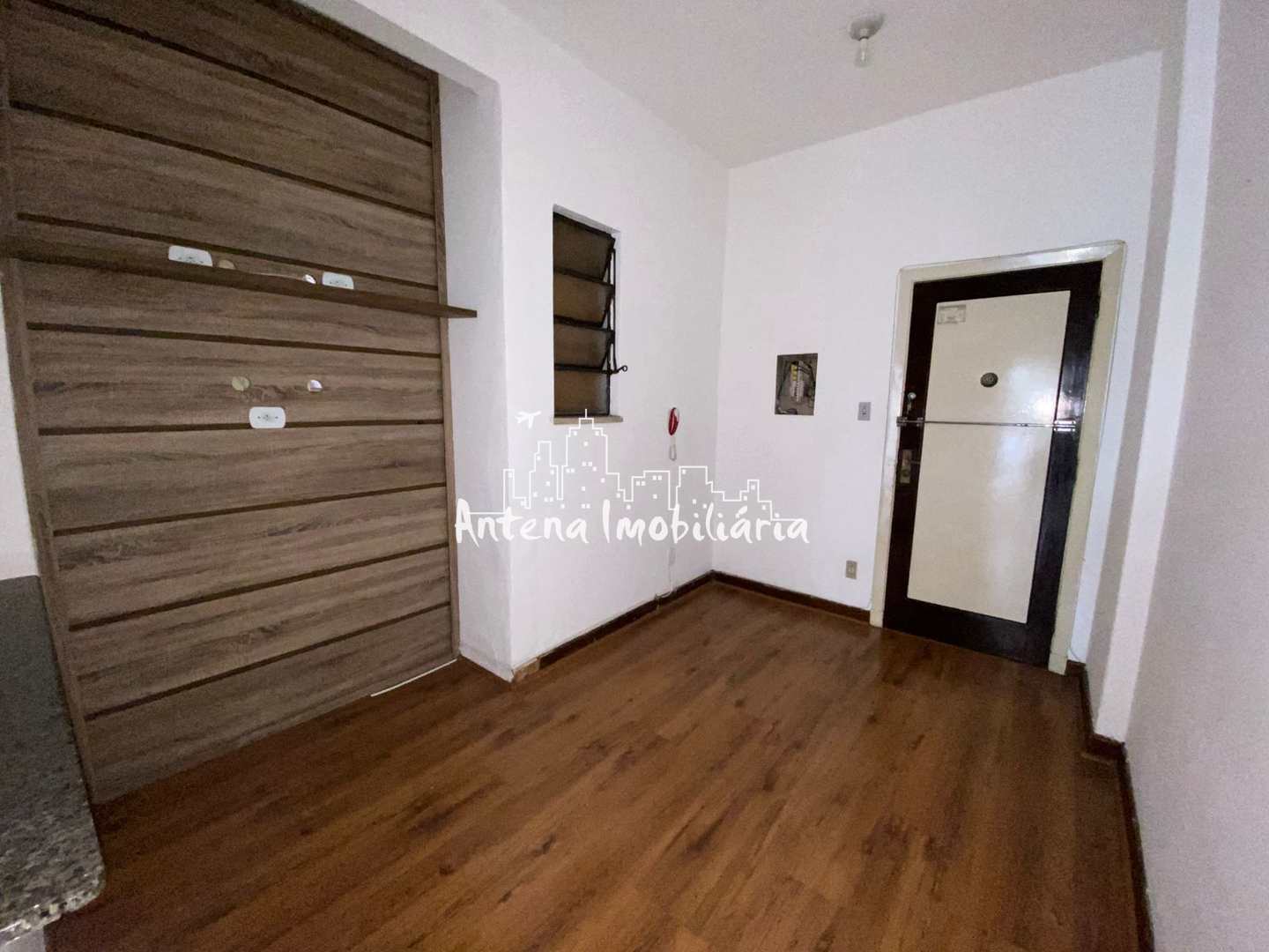 Apartamento à venda com 2 quartos, 70m² - Foto 2