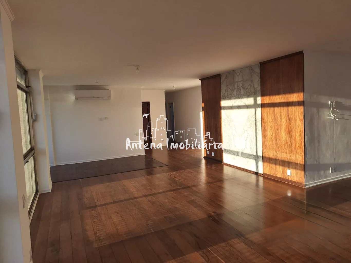 Apartamento para alugar com 4 quartos, 291m² - Foto 1