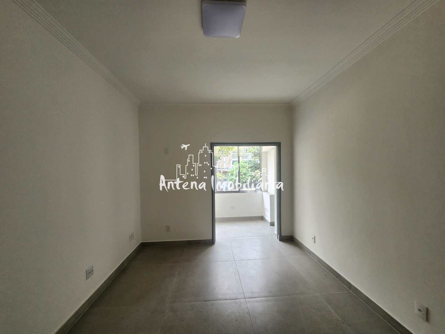 Apartamento à venda com 1 quarto, 55m² - Foto 2