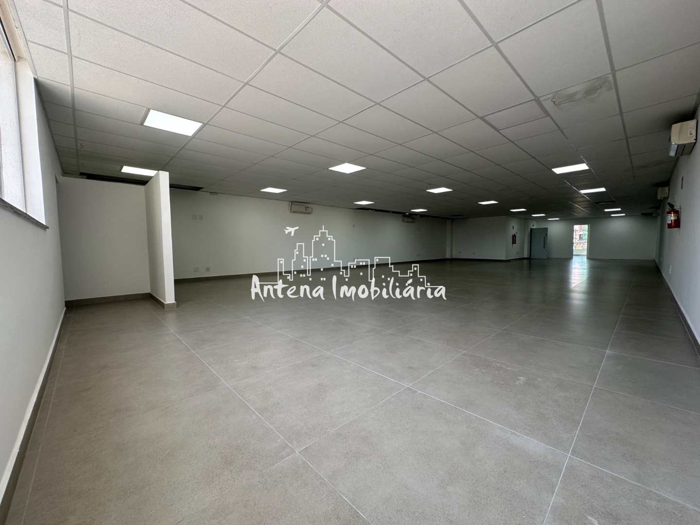 Prédio Inteiro - Foto 1