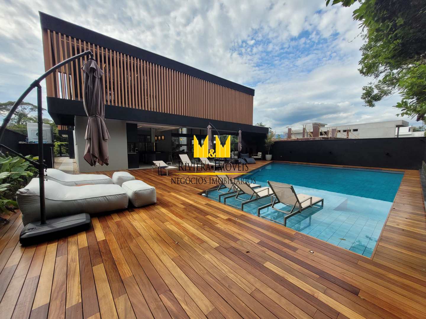 Casa à venda com 7 quartos, 642m² - Foto 1