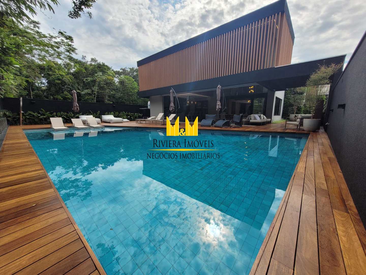 Casa à venda com 7 quartos, 642m² - Foto 2