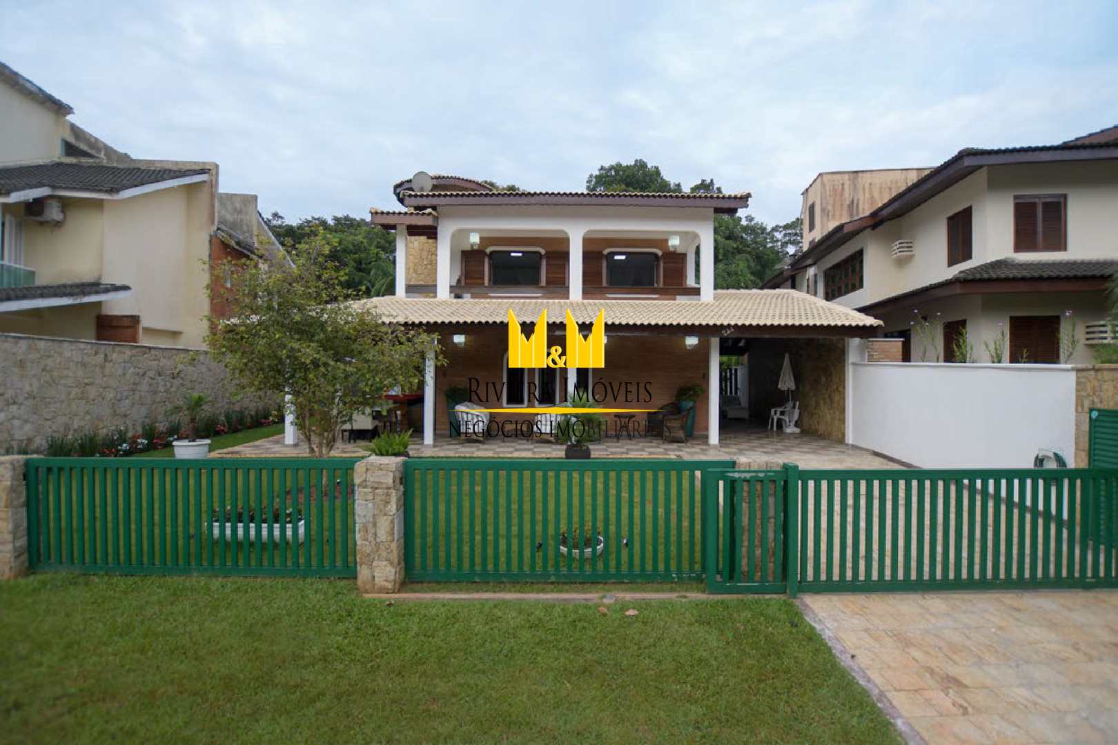 Casa à venda com 5 quartos, 301m² - Foto 2