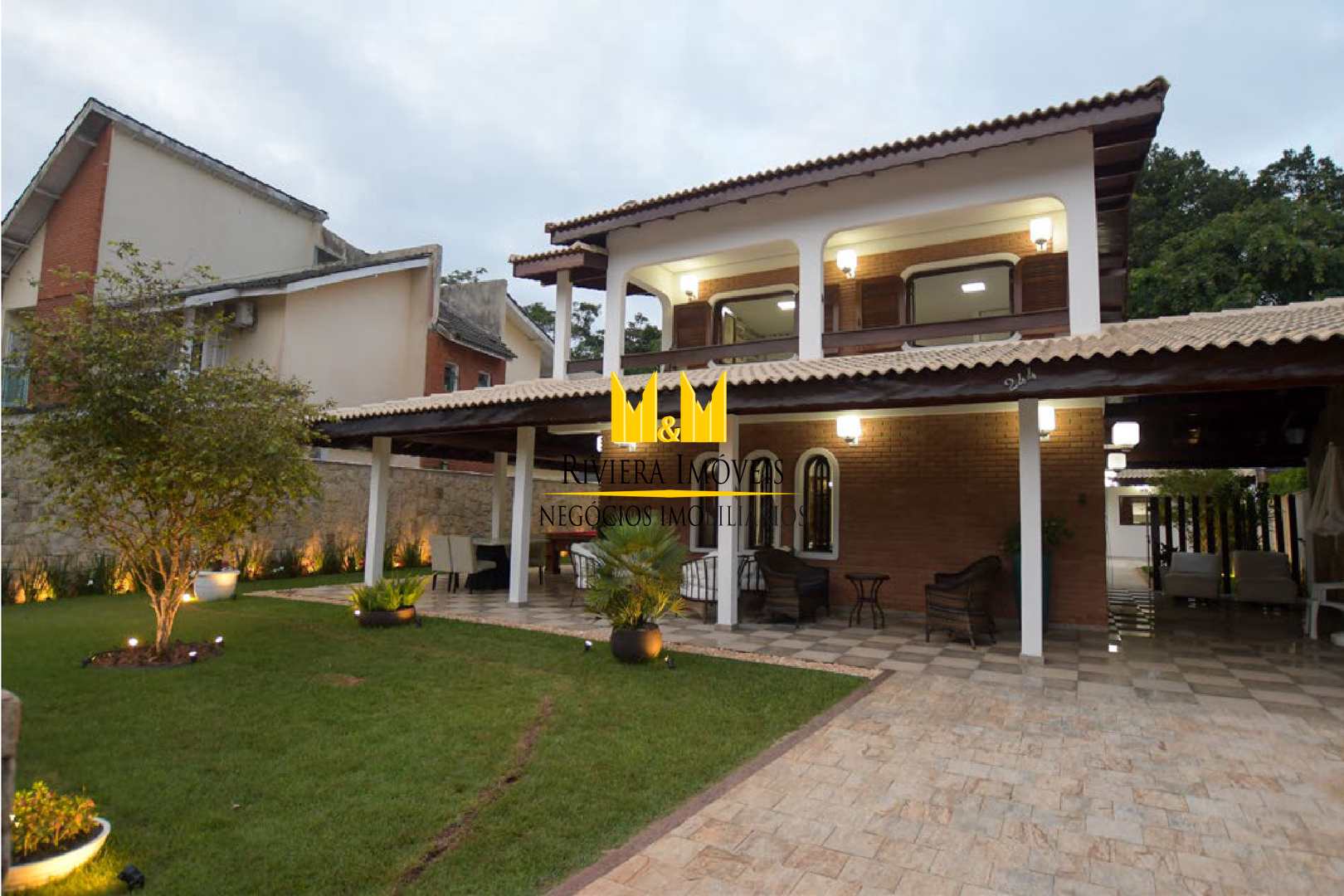 Casa à venda com 5 quartos, 301m² - Foto 1