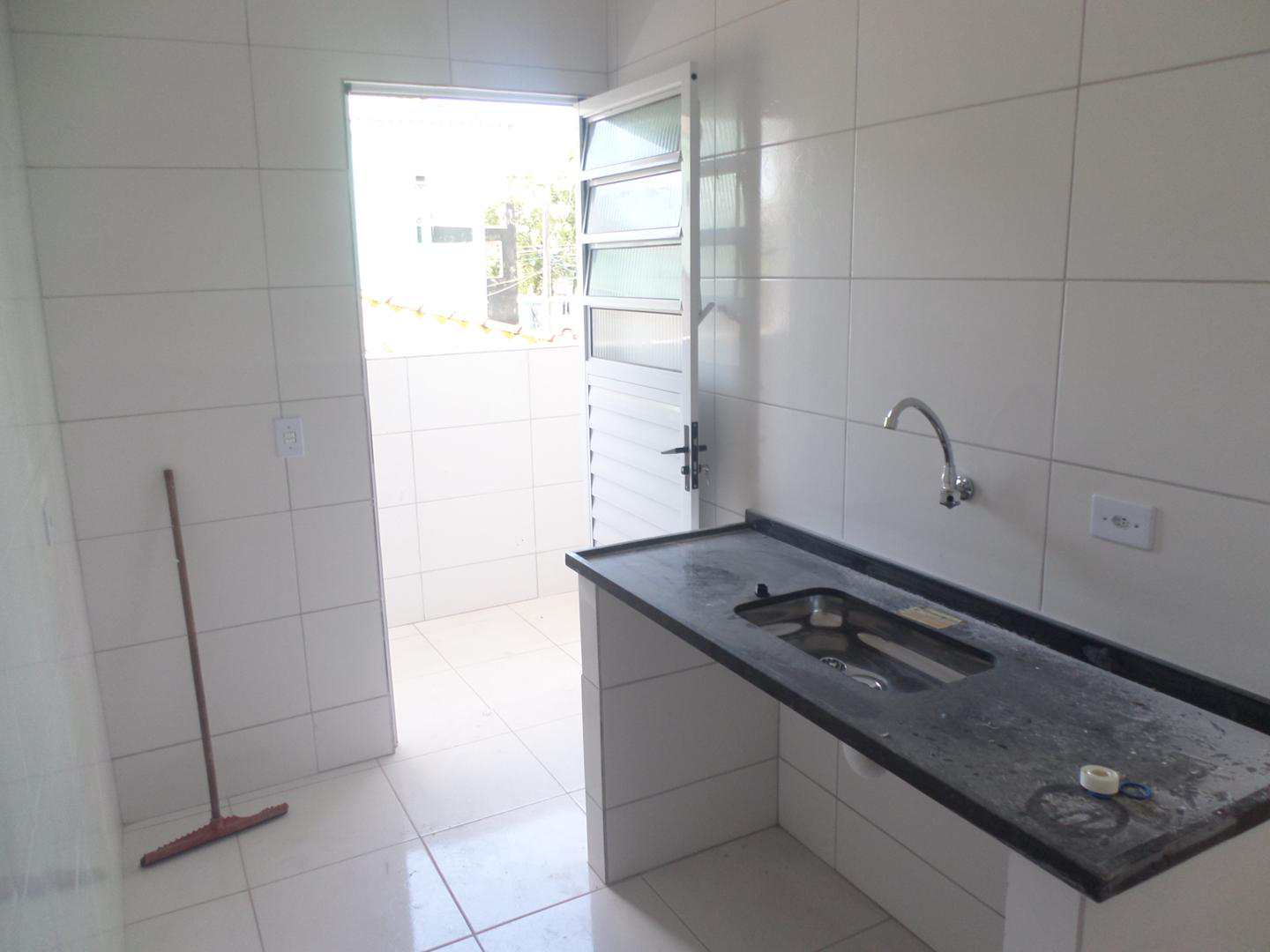 Casa de Condomínio com 1 dorm, Vila Ema, São Vicente - R 
