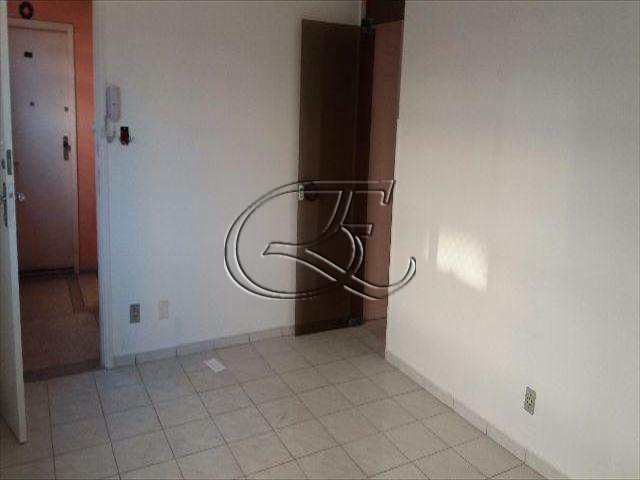 Apartamento à venda com 2 quartos, 70m² - Foto 2