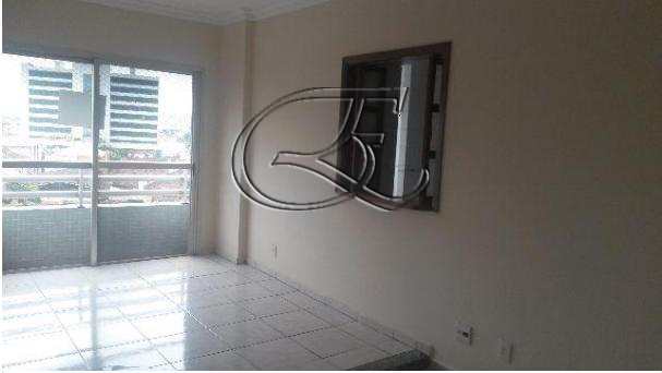 Apartamento à venda com 2 quartos, 70m² - Foto 3