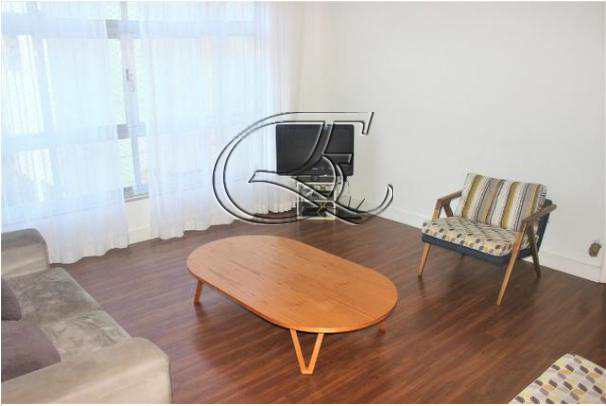 Apartamento à venda com 3 quartos, 157m² - Foto 2