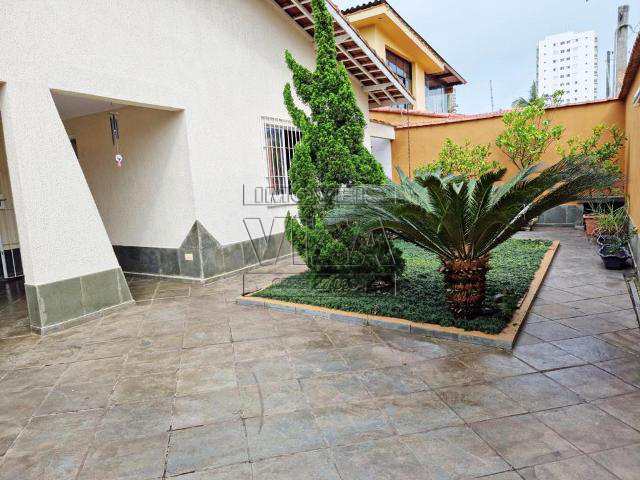 Casa à venda com 3 quartos, 288m² - Foto 1