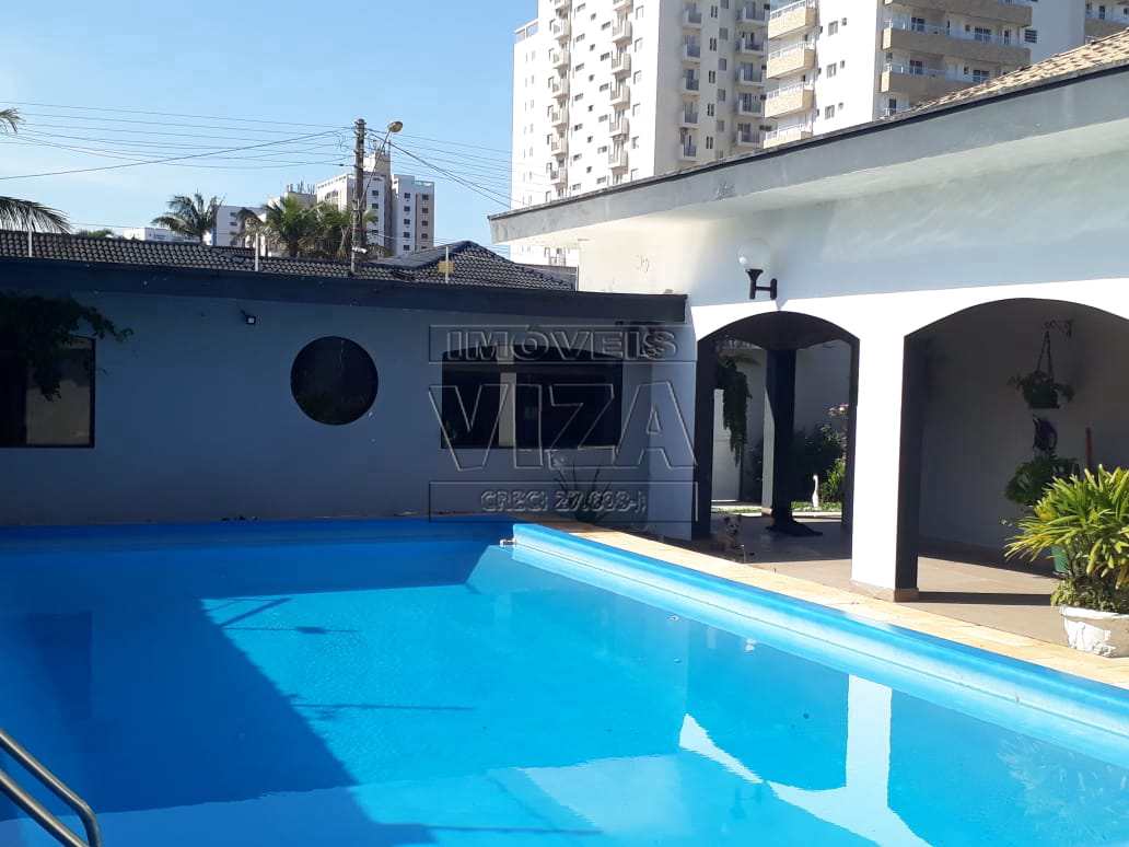 Casa à venda com 4 quartos, 768m² - Foto 2