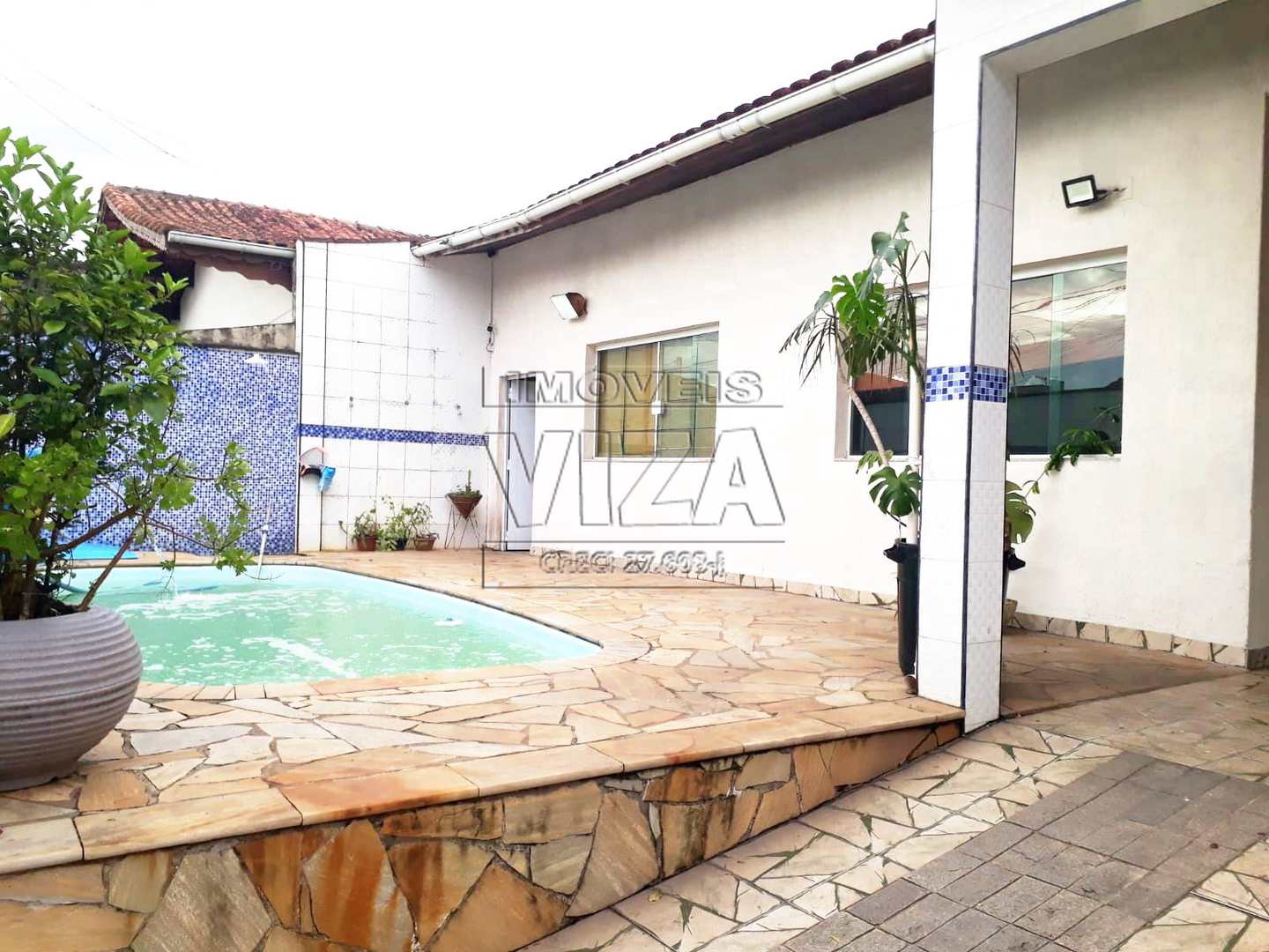 Casa à venda com 3 quartos, 370m² - Foto 2