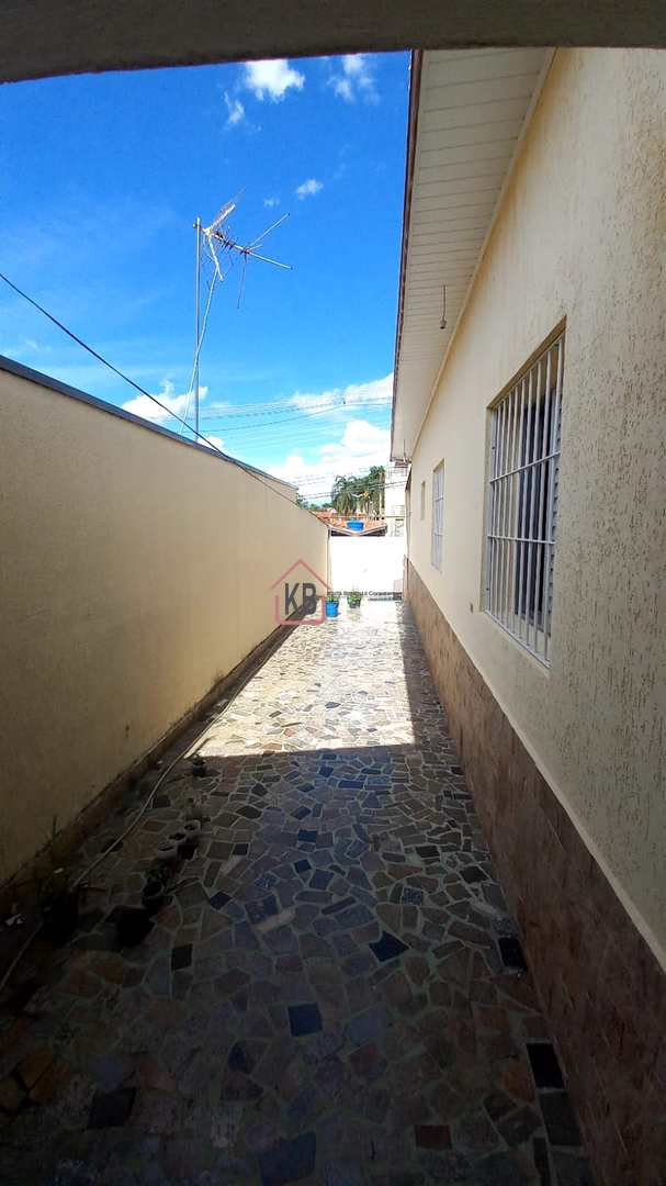 Casa com 3 dorms, Alto São Pedro, Taubaté - R$ 400 mil, Cod: 56